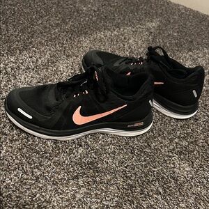 Nike Women's Black and Coral Athletic Shoes